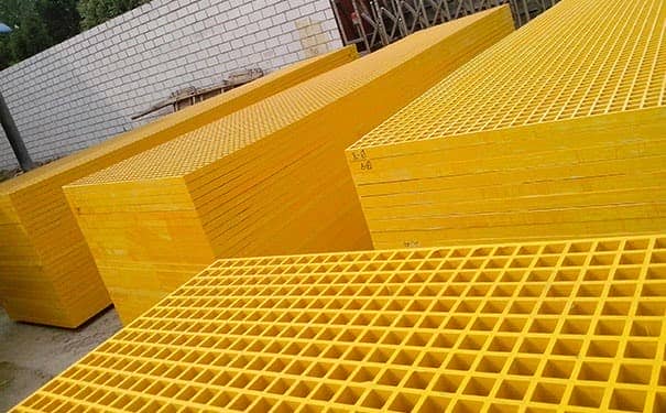 <a href=/geshan/44.html target=_blank class=infotextkey>玻璃鋼格柵板</a>色彩鮮艷地溝蓋板